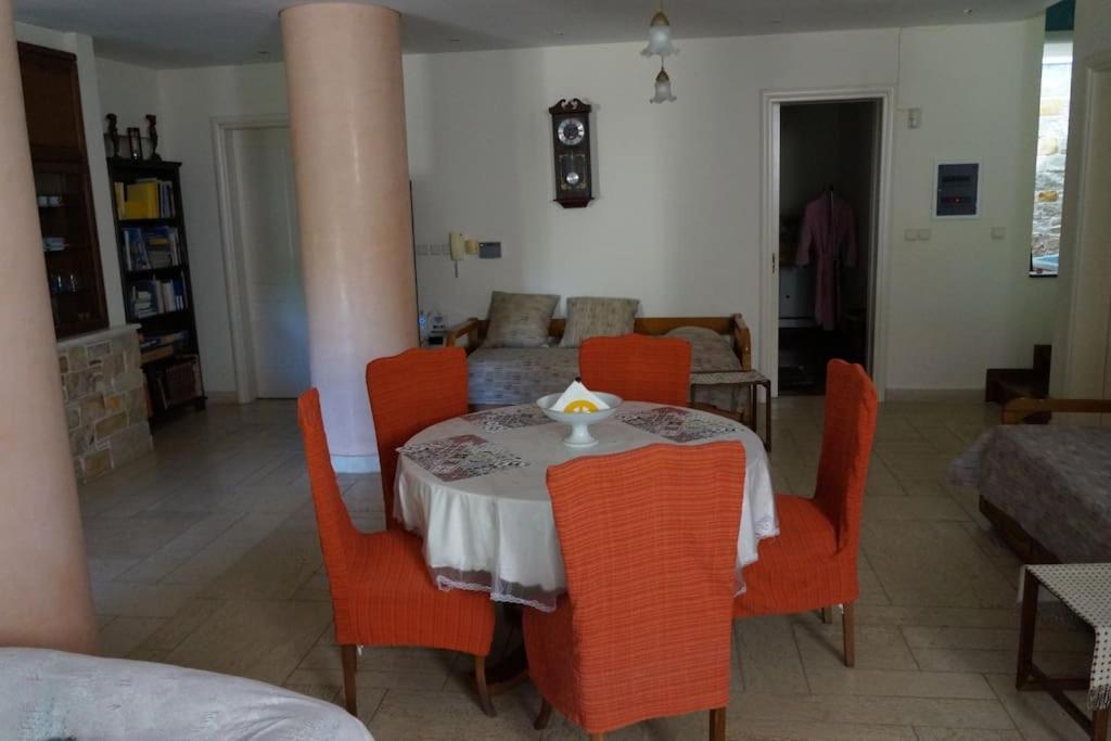 Apartment With A Garden, Bbq, Swimming Pool And Jacuzzi Dhrafi Экстерьер фото