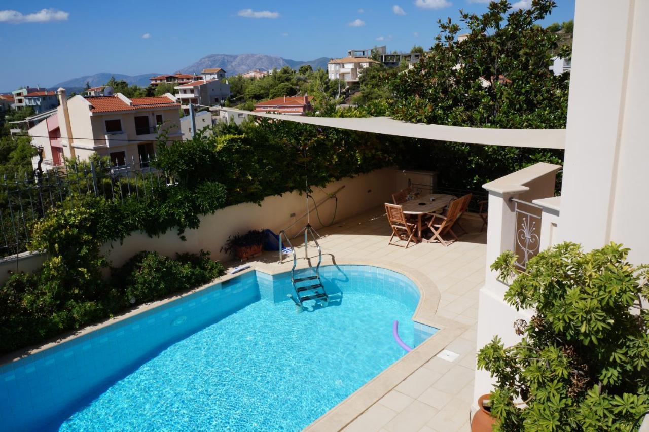 Apartment With A Garden, Bbq, Swimming Pool And Jacuzzi Dhrafi Экстерьер фото